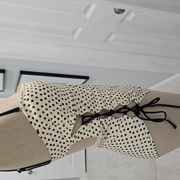 🌟 Classic Polka Dot One-Piece Swimsuit – Retro-Inspired Elegance 🌟 - Picture 2 of 4